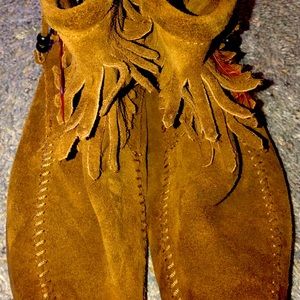 Minnetonka Fringe Moccasin Boots